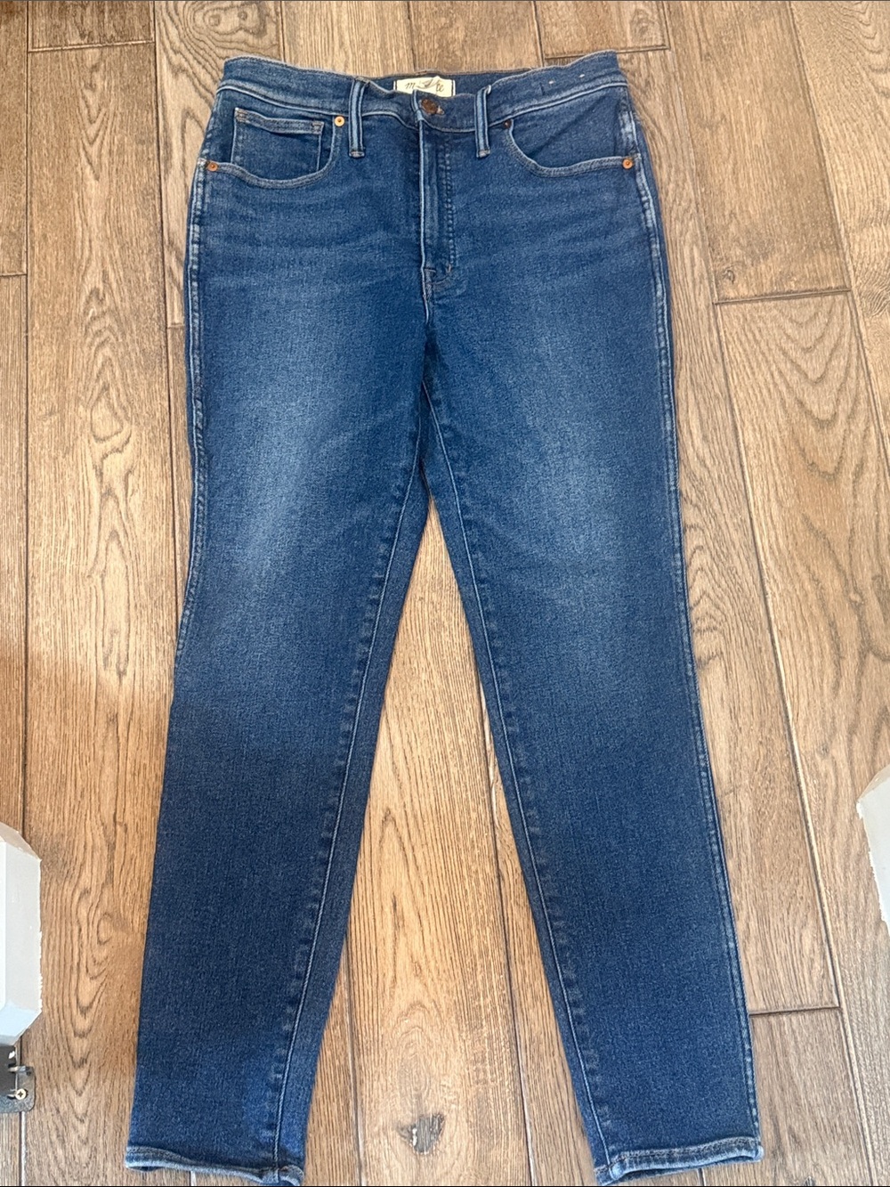 High-Rise Women's Skinny Jeans in Medium Blue Wash
